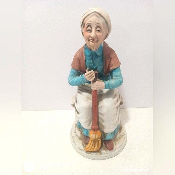 Vintage 1970's HOMCO Style Home Decor Ceramic Old Woman With Broom Figure - Picture 1 of 6